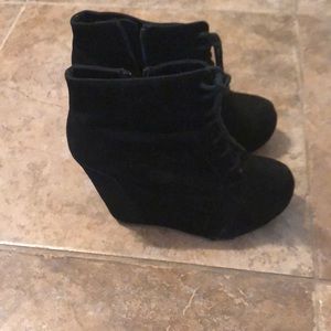 Super cute black suede heels